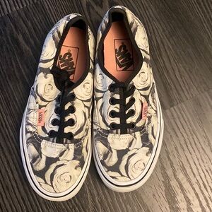 🍍 VANS AUTHENTIC DIGI ROSES SNEAKERS 🍍WOMEN 5.5/MEN 4.0🍍